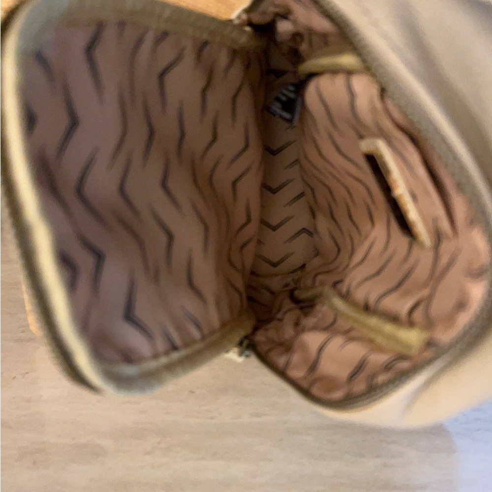 Urban Expressions Liberty leather sling bag with a chevron pattern strap. - Picture 12 of 16